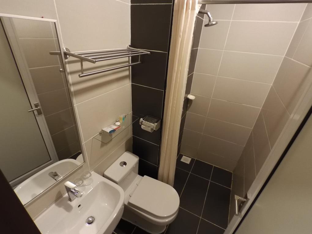 Erica Hotel Johor Bahru Buitenkant foto