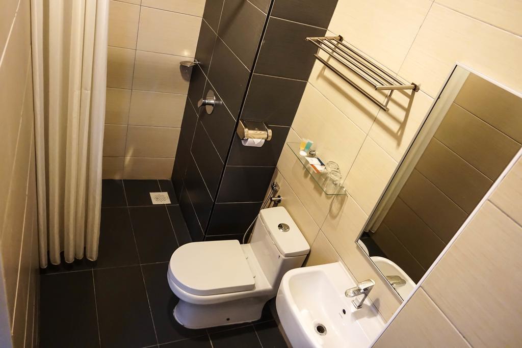 Erica Hotel Johor Bahru Buitenkant foto