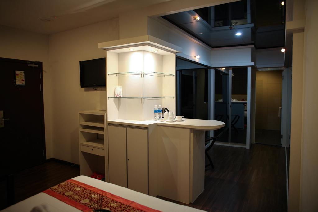 Erica Hotel Johor Bahru Buitenkant foto