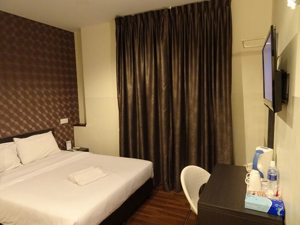 Erica Hotel Johor Bahru Buitenkant foto