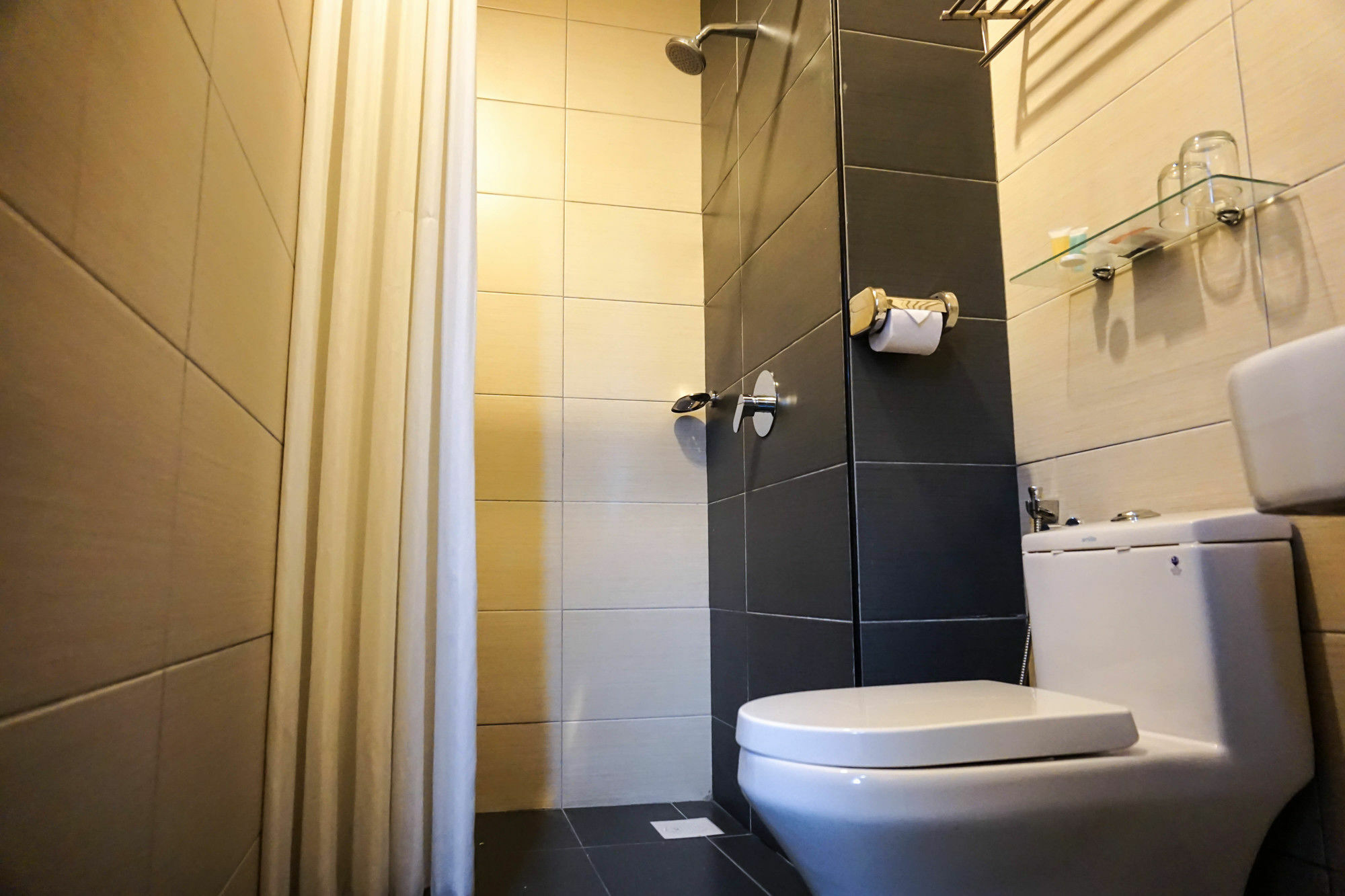Erica Hotel Johor Bahru Buitenkant foto